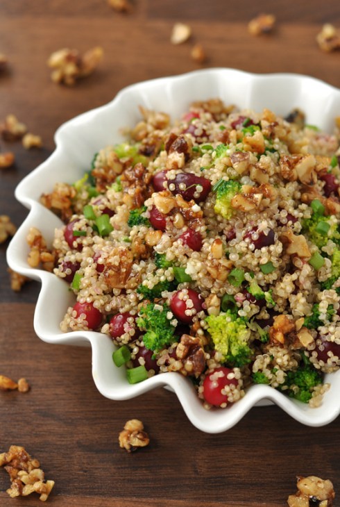 ensalada de quinoa con cranberry y nueces acarameladas